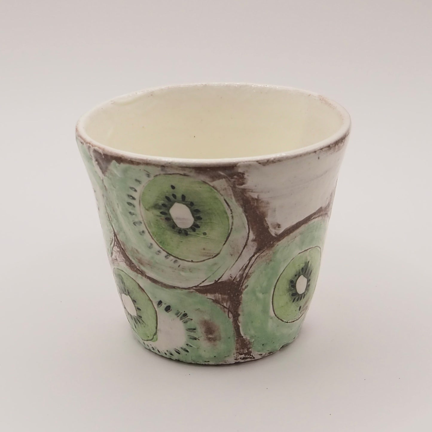 大畠穏さんのマグカップ「kiwi(キウイ)」(粉引・絵付け)